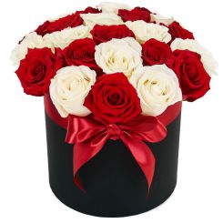 Утонченная элегия букет красно-белых роз